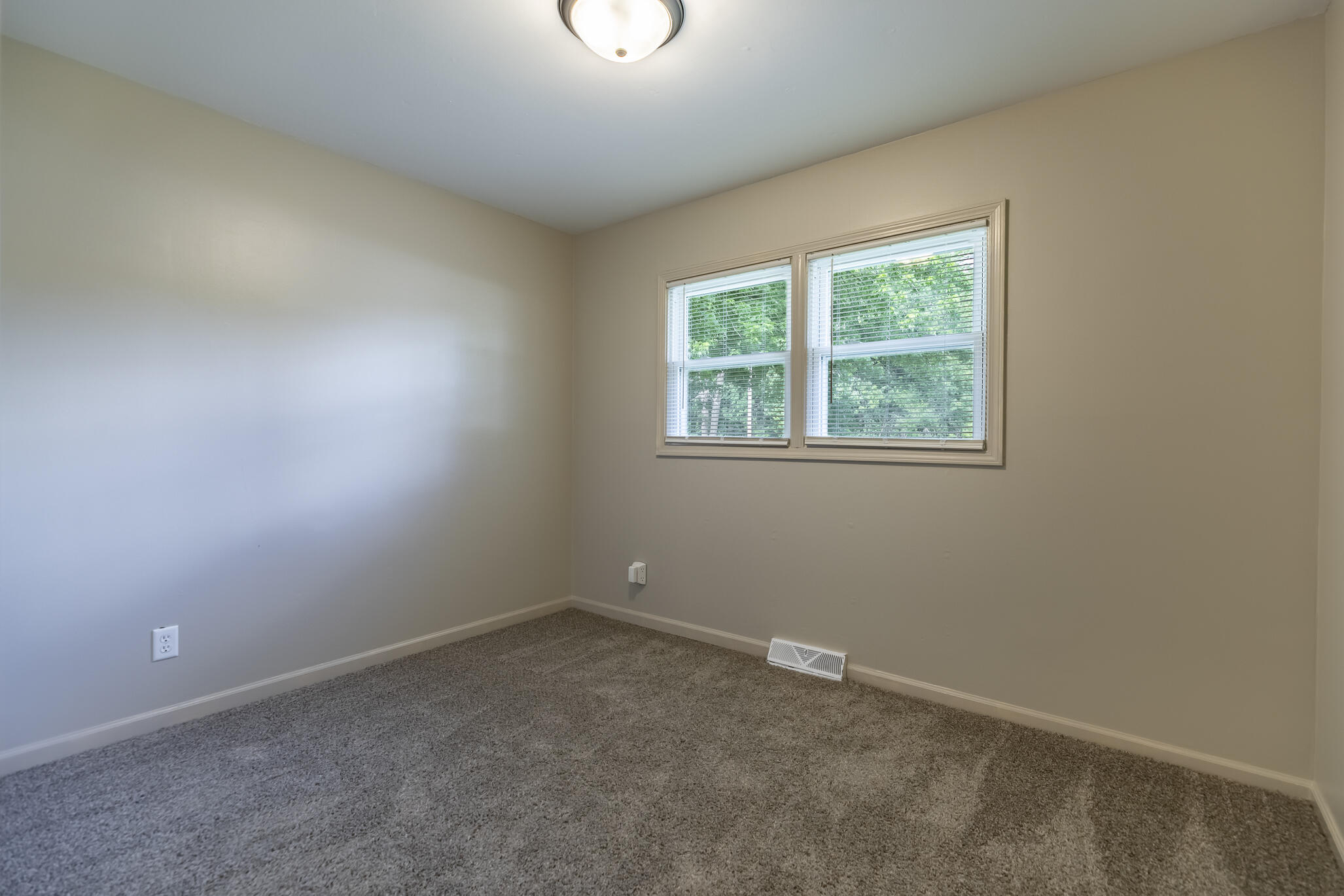 834 S Cline Avenue, Griffith, IN 46319; Image #12