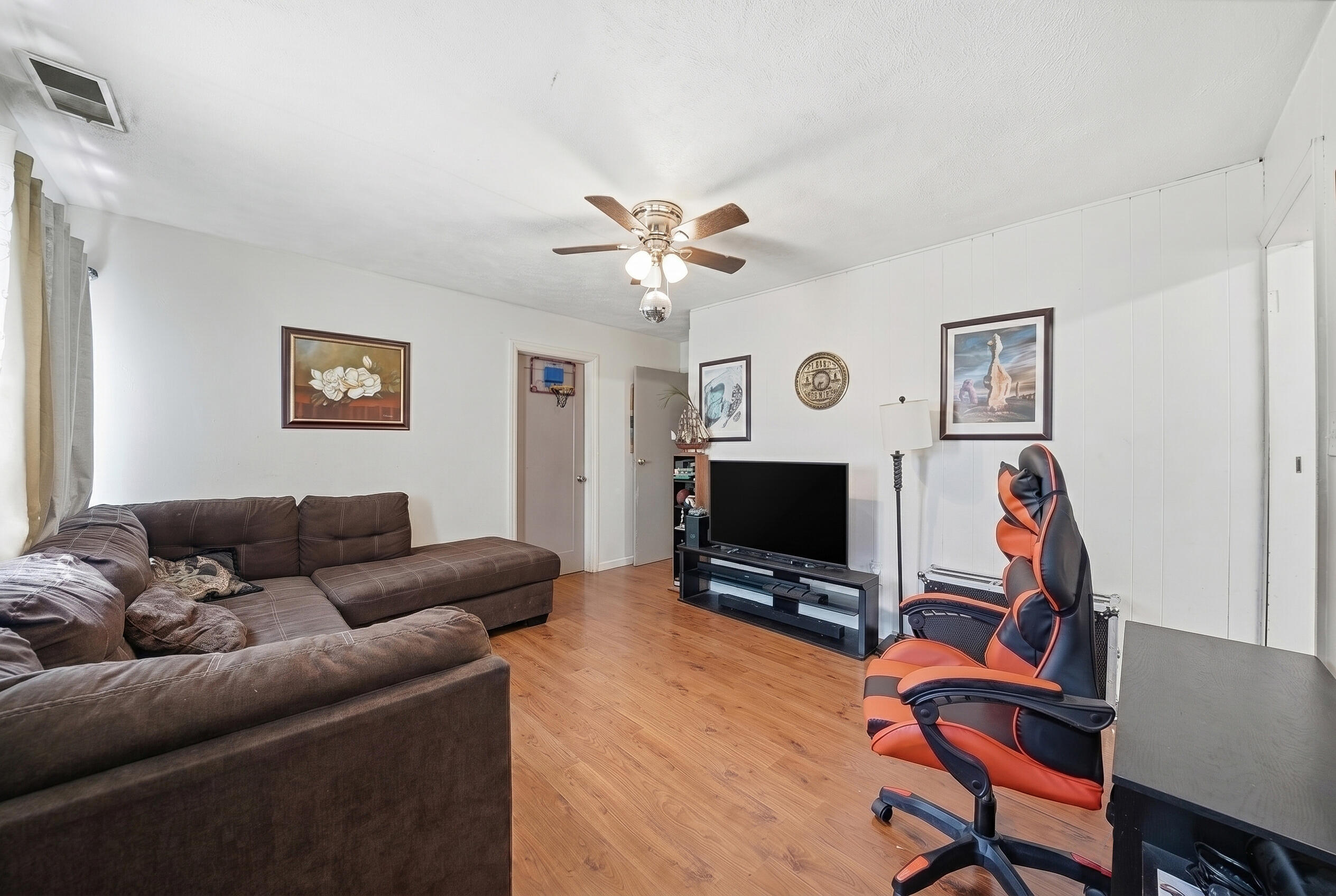 905 W 38th Avenue, Hobart, IN 46342; Image #14