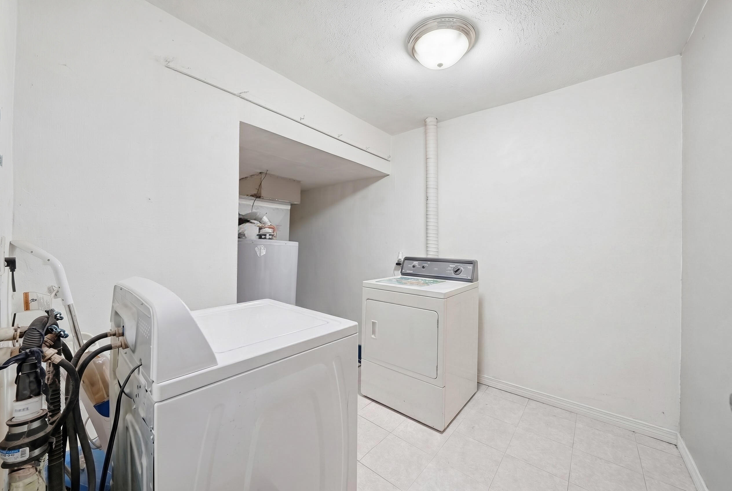 905 W 38th Avenue, Hobart, IN 46342; Image #16