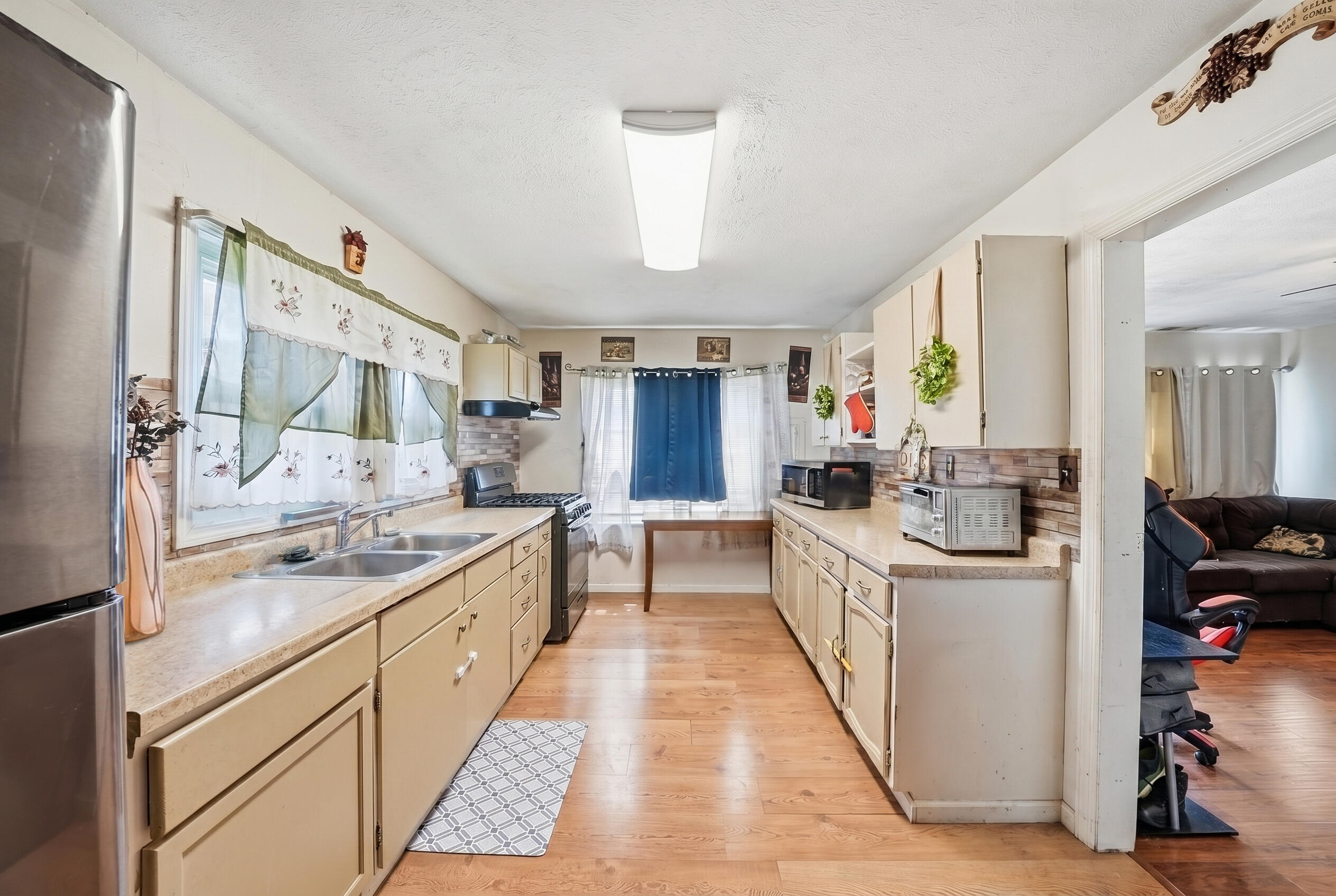 905 W 38th Avenue, Hobart, IN 46342; Image #3