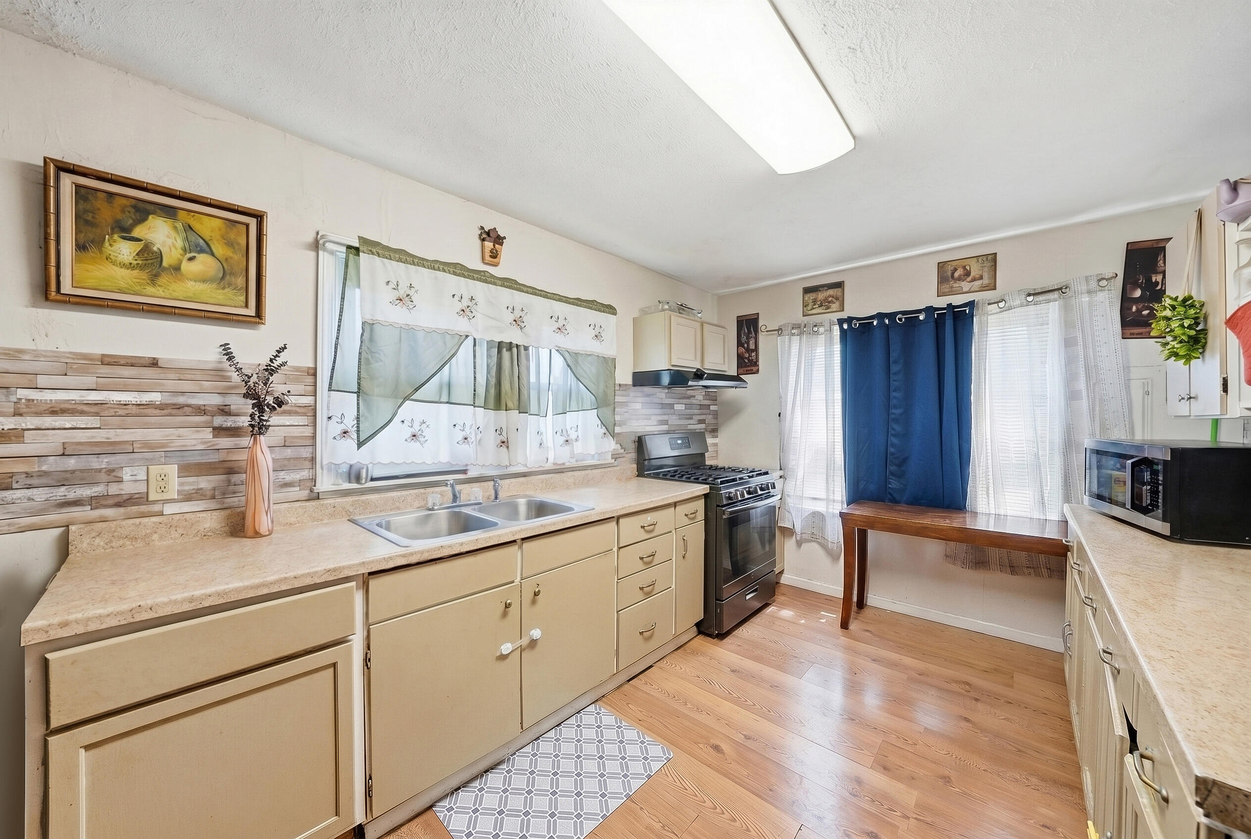 905 W 38th Avenue, Hobart, IN 46342; Image #5