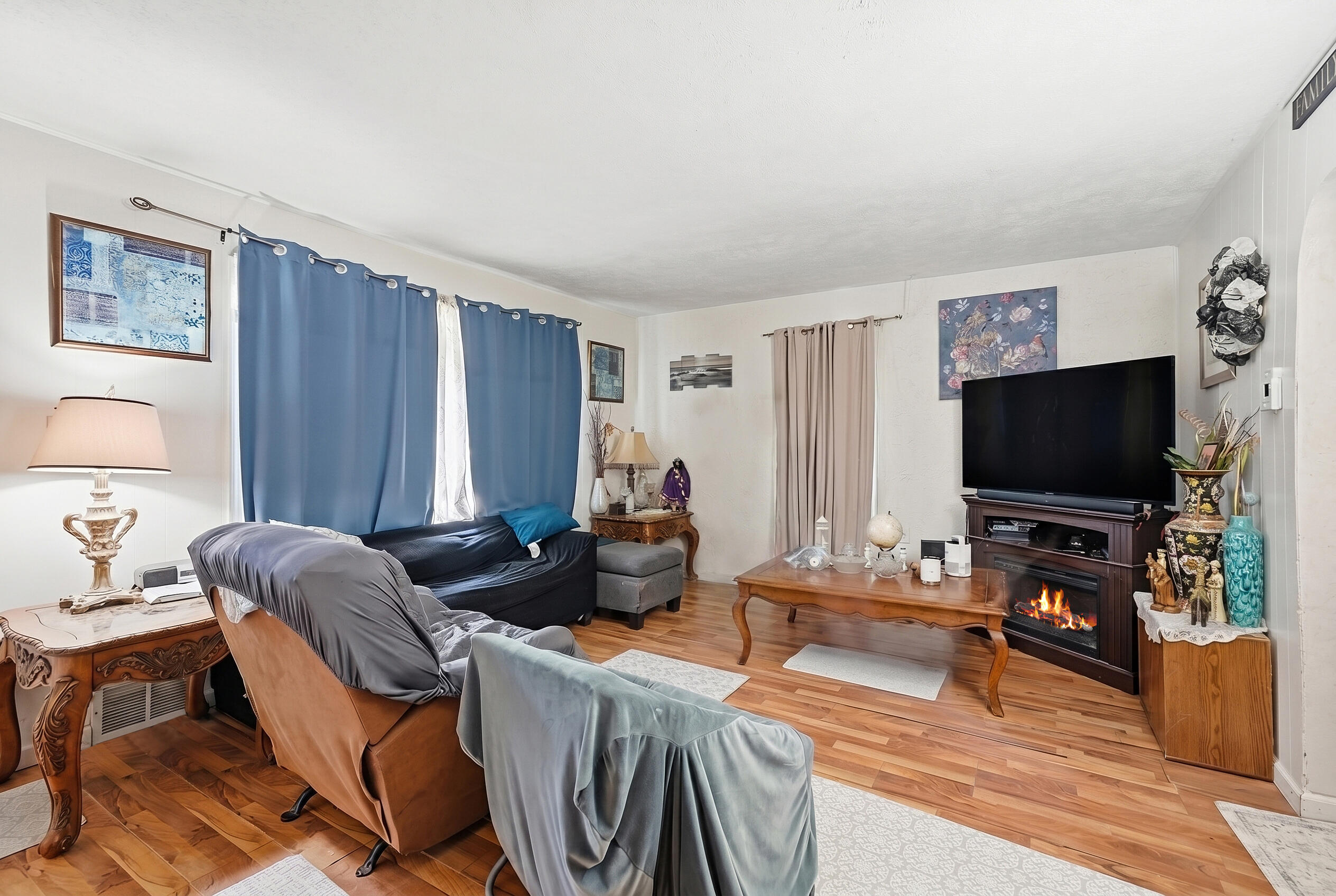 905 W 38th Avenue, Hobart, IN 46342; Image #7