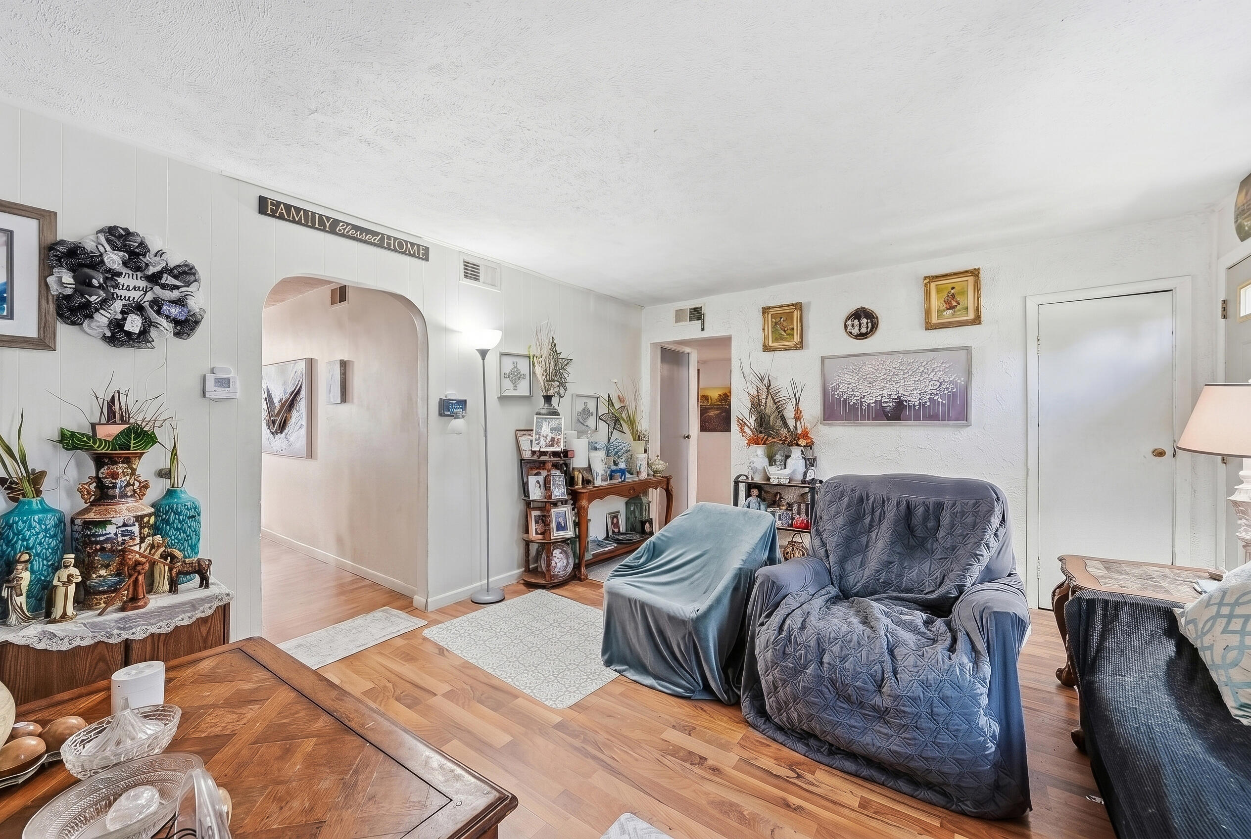 905 W 38th Avenue, Hobart, IN 46342; Image #8