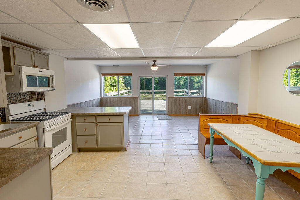 810 Woodland Terrace, Valparaiso, IN 46383; Image #17