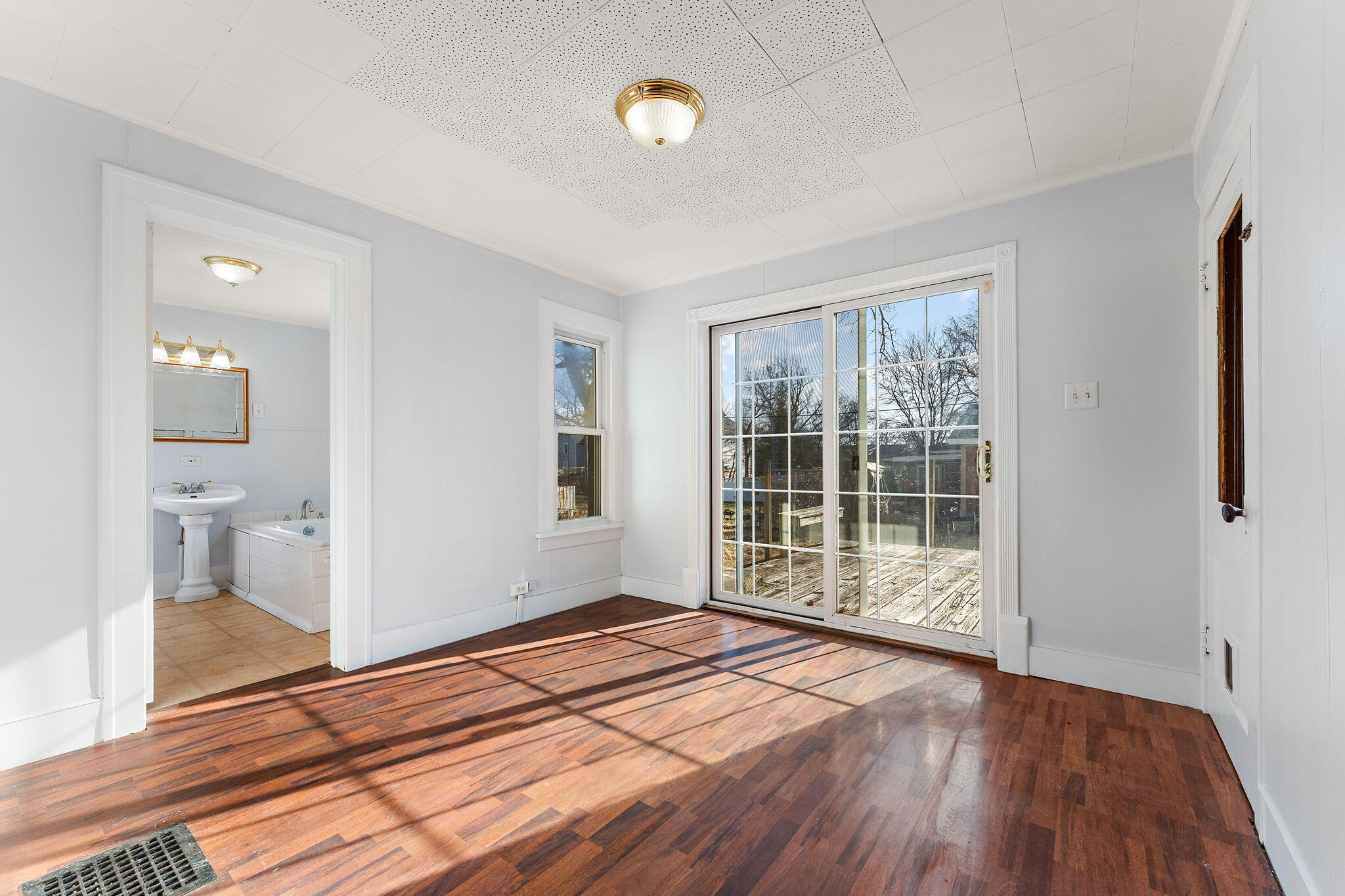 557 W Chicago Street, Valparaiso, IN 46385; Image #10