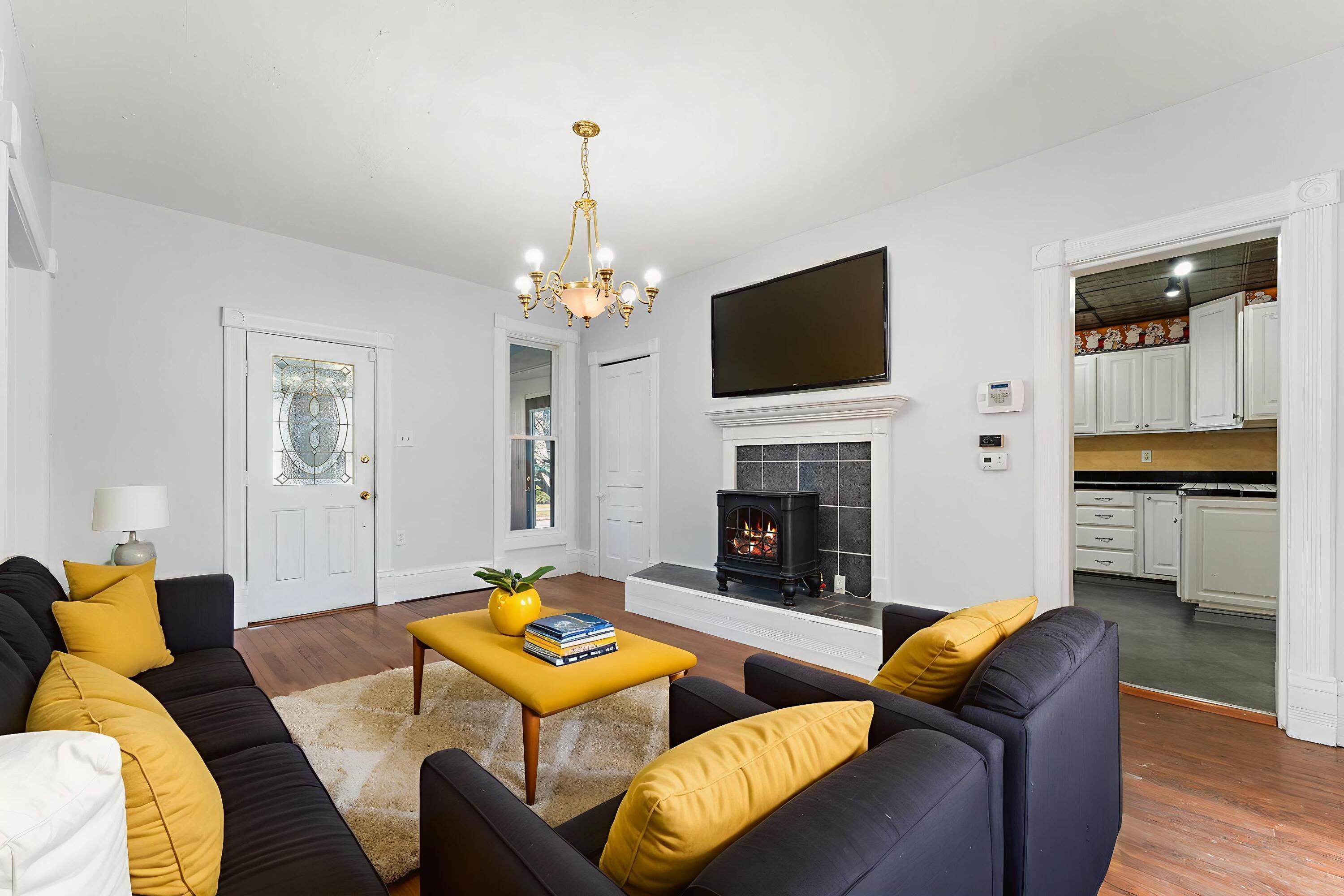 557 W Chicago Street, Valparaiso, IN 46385; Image #3