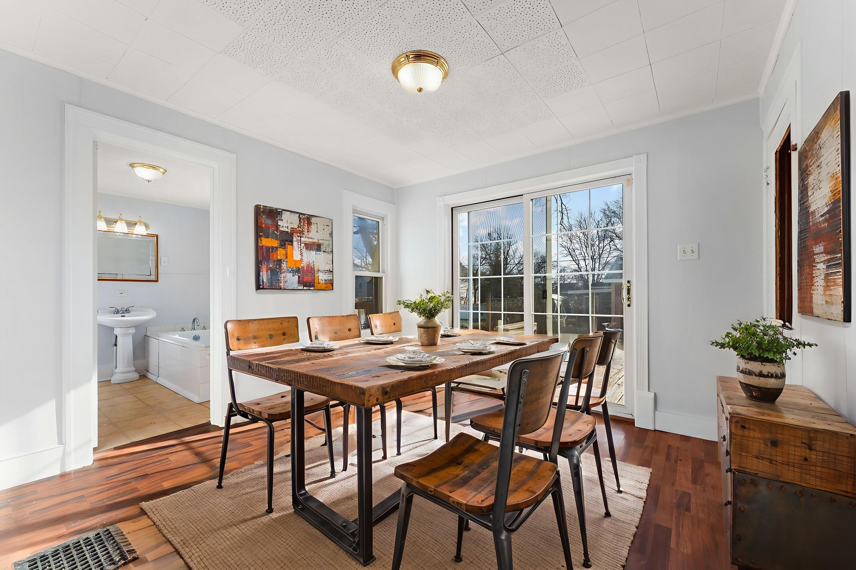 557 W Chicago Street, Valparaiso, IN 46385; Image #9