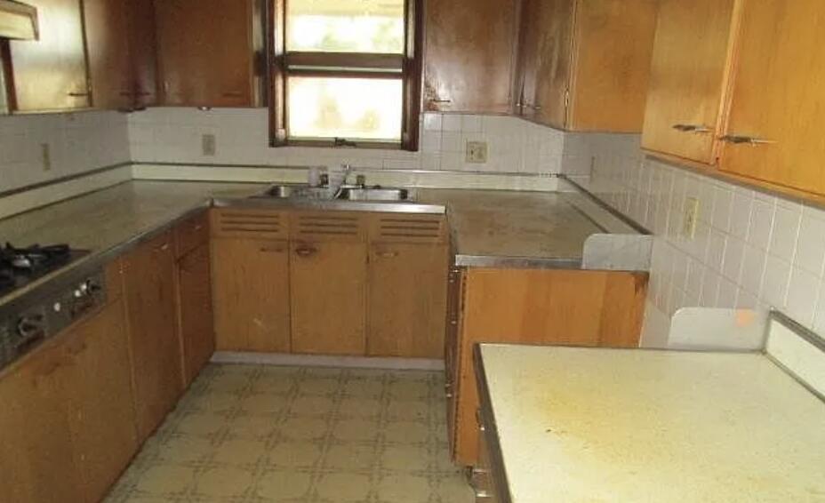 5006 Washington Street, Gary, IN 46408; Image #4