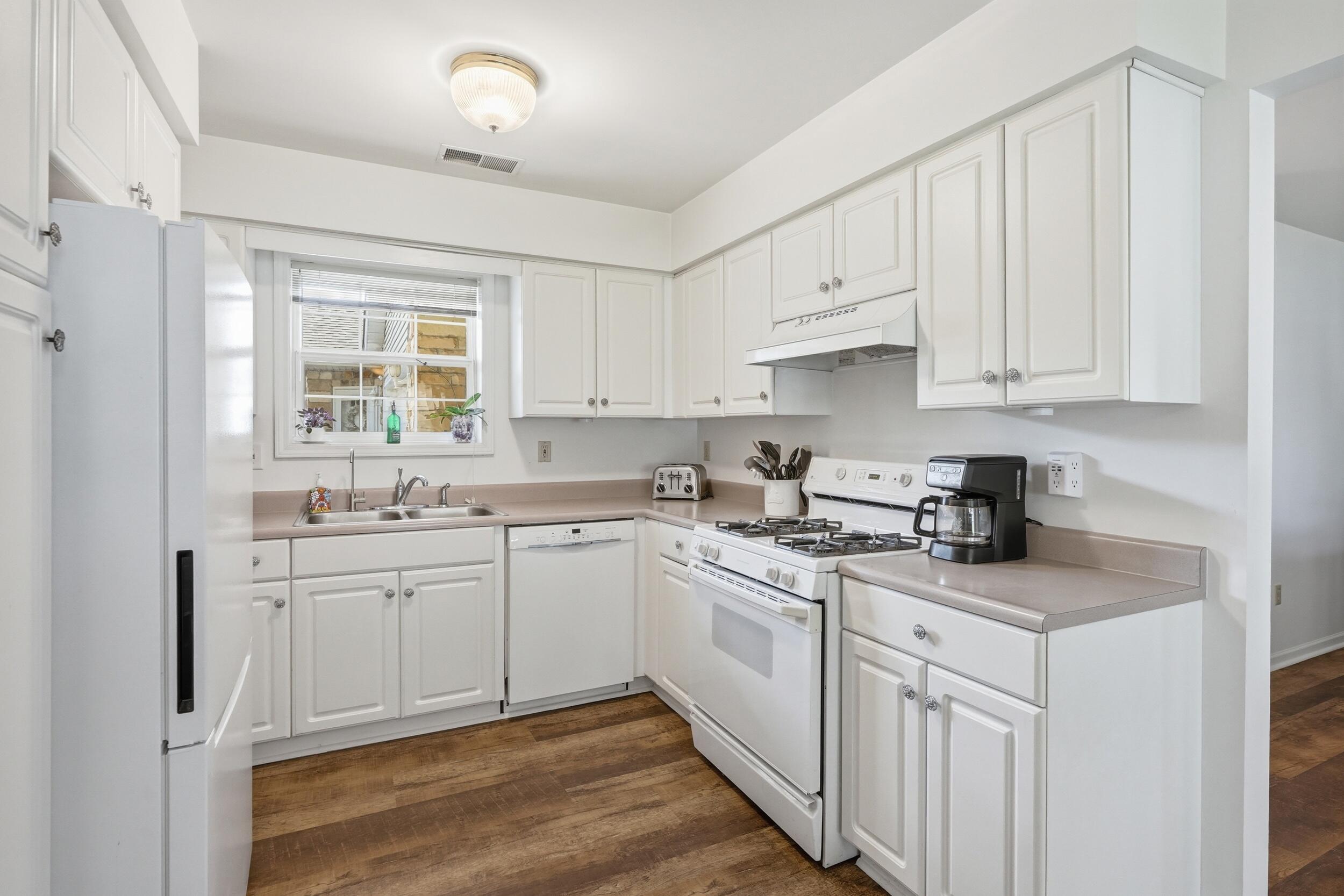 2267 Whispering Oaks Court, Highland, IN 46322; Image #12
