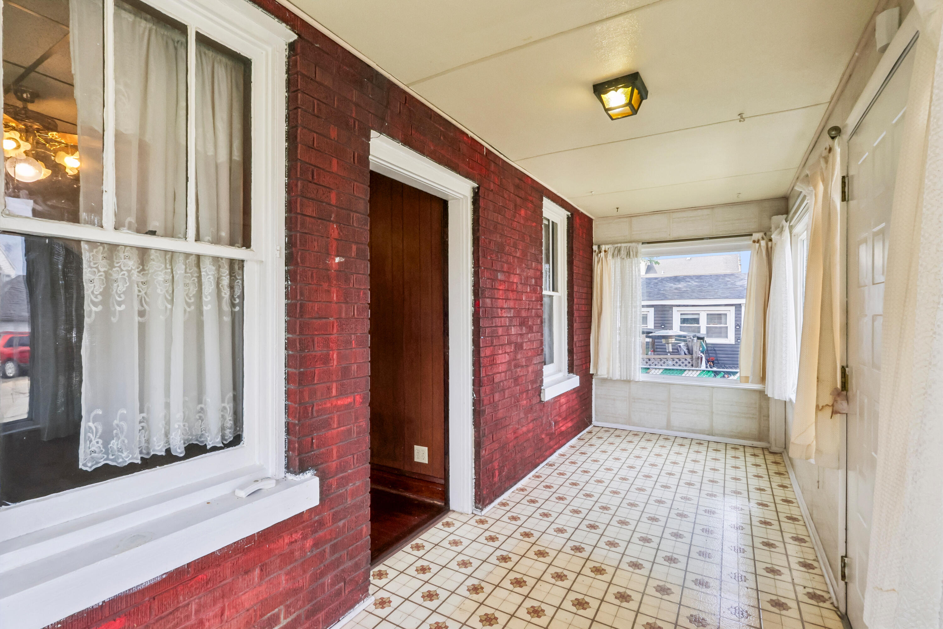2256 White Oak Avenue, Whiting, IN 46394; Image #4