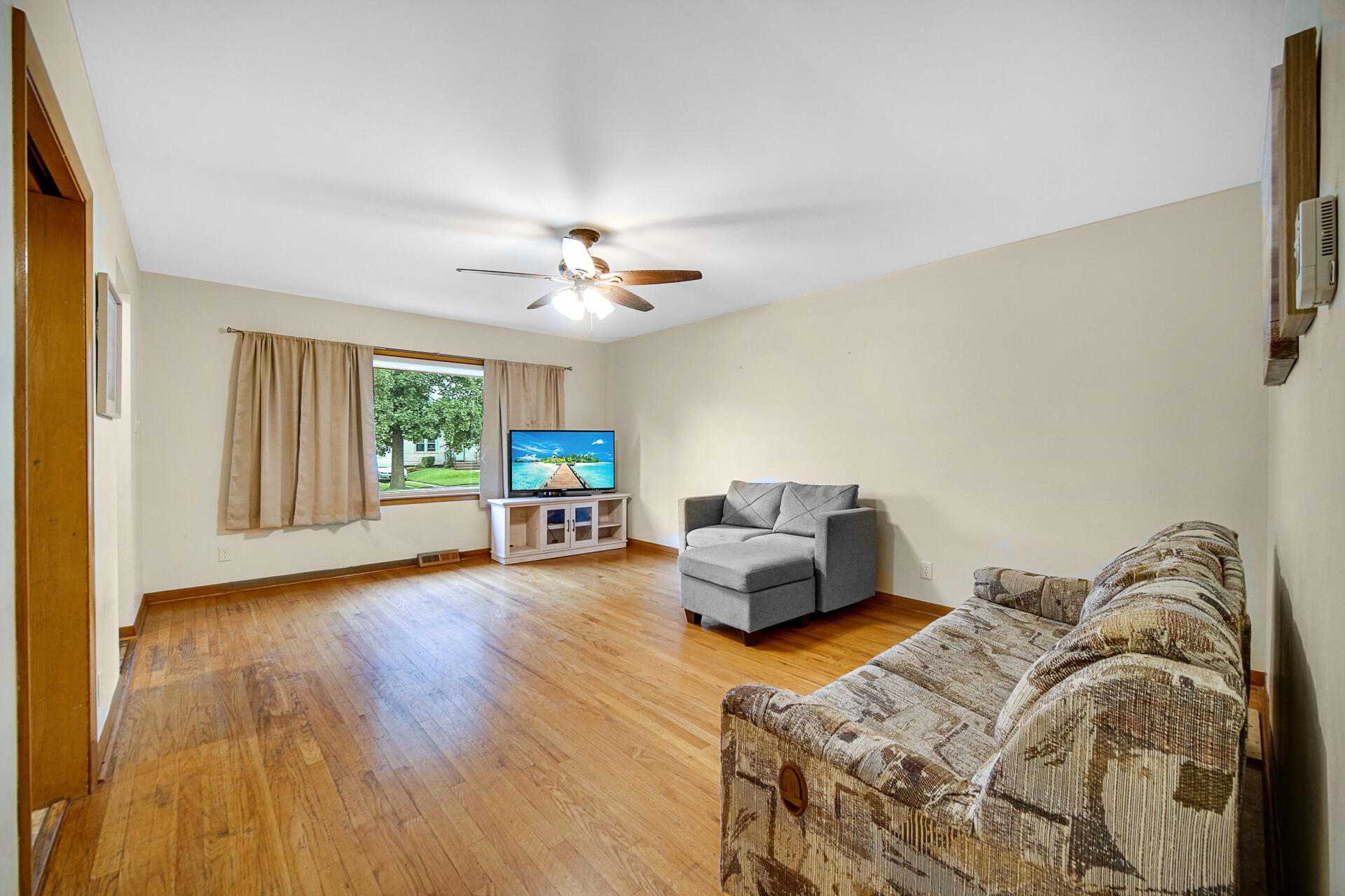 1325 Lake Avenue, Whiting, IN 46394; Image #9