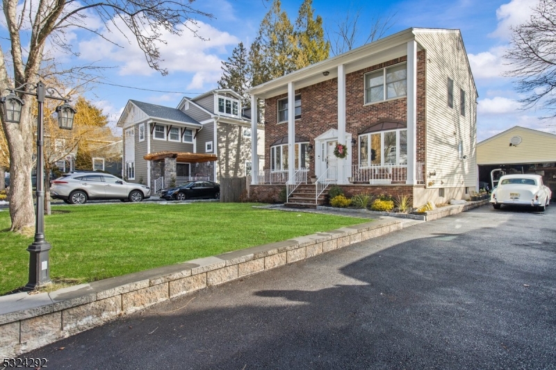 15 Parkhurst Pl