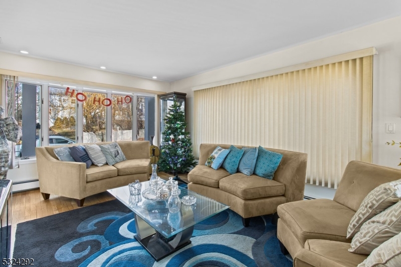 15 Parkhurst Pl