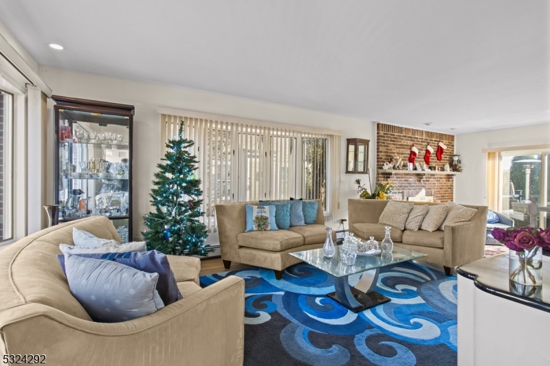 15 Parkhurst Pl