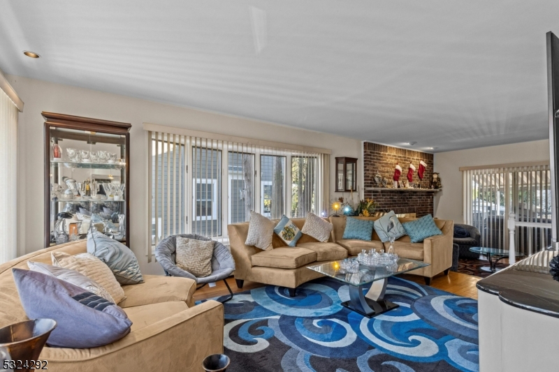 15 Parkhurst Pl