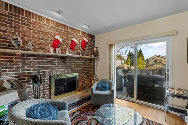 15 Parkhurst Pl