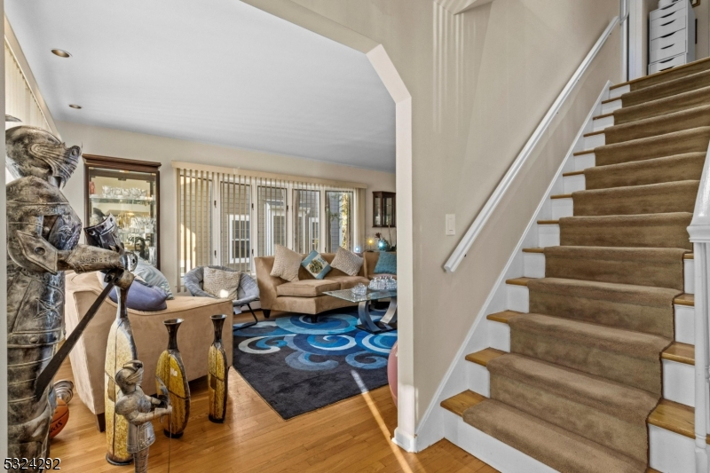 15 Parkhurst Pl