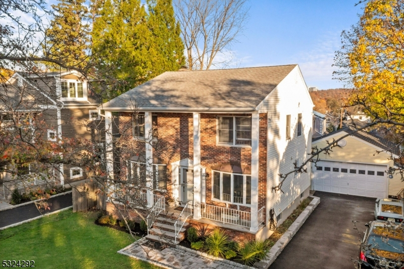 15 Parkhurst Pl