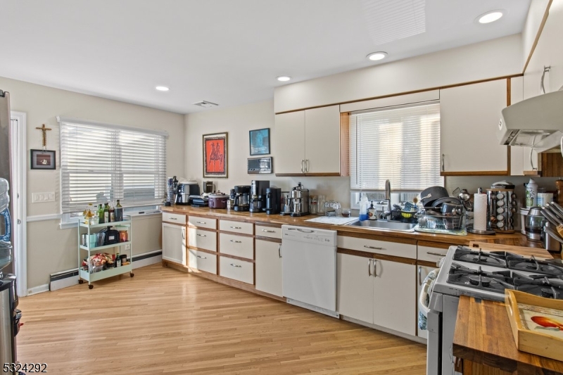 15 Parkhurst Pl