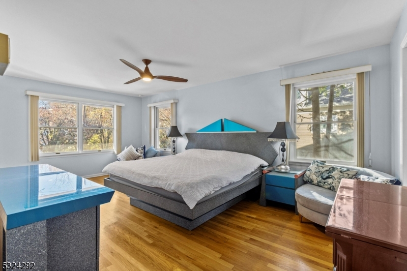 15 Parkhurst Pl