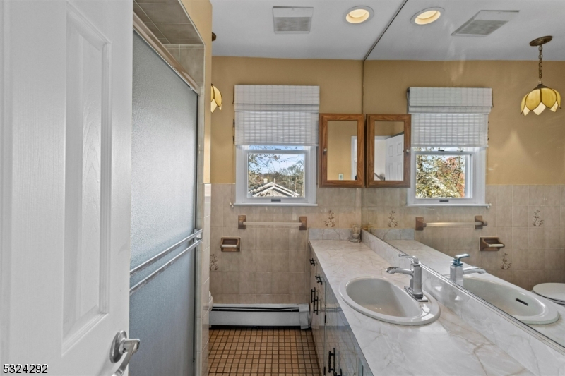 15 Parkhurst Pl