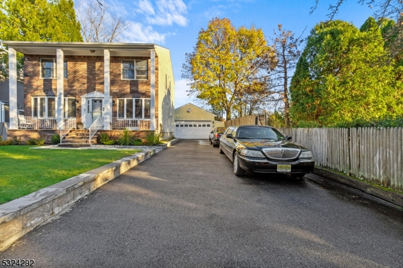 15 Parkhurst Pl