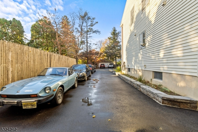 15 Parkhurst Pl