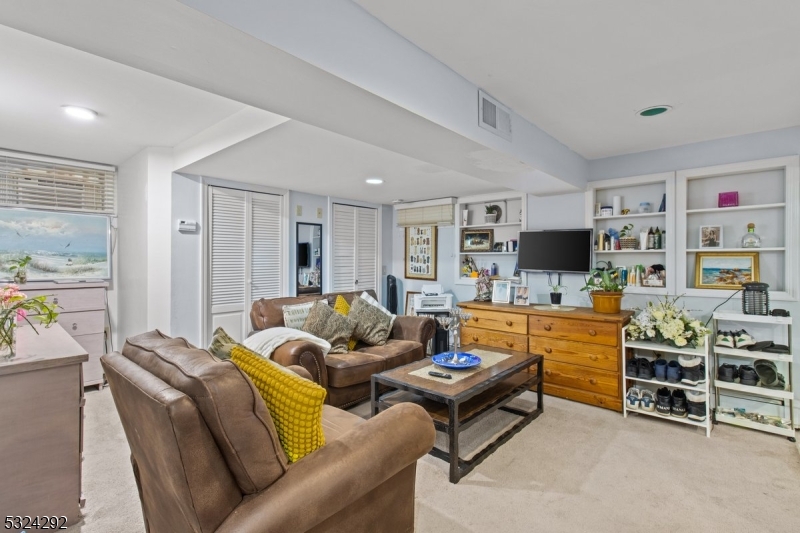 15 Parkhurst Pl