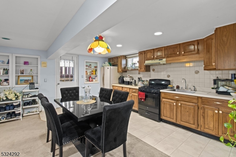 15 Parkhurst Pl
