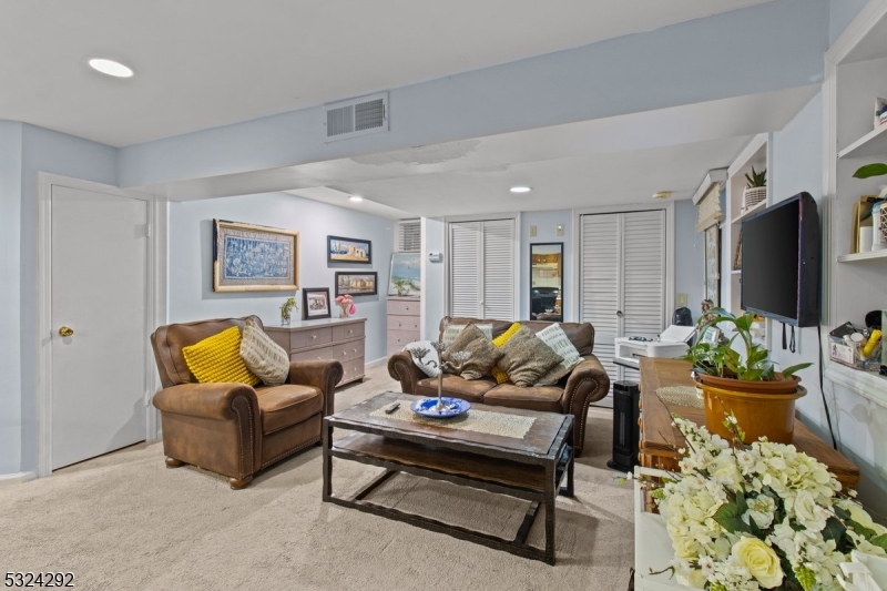 15 Parkhurst Pl