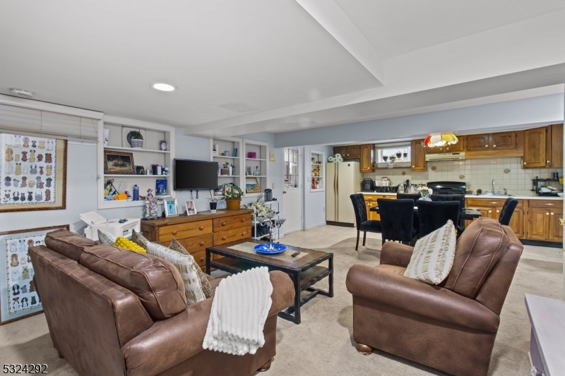 15 Parkhurst Pl