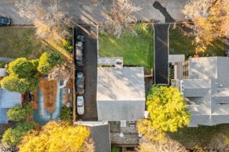 15 Parkhurst Pl