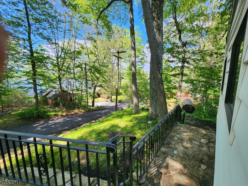 7 Raccoon Island Rd