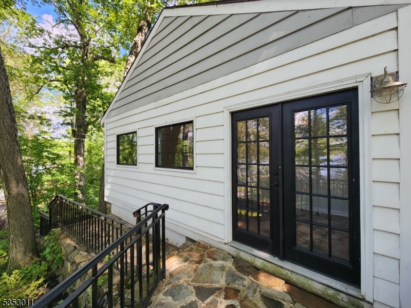 7 Raccoon Island Rd