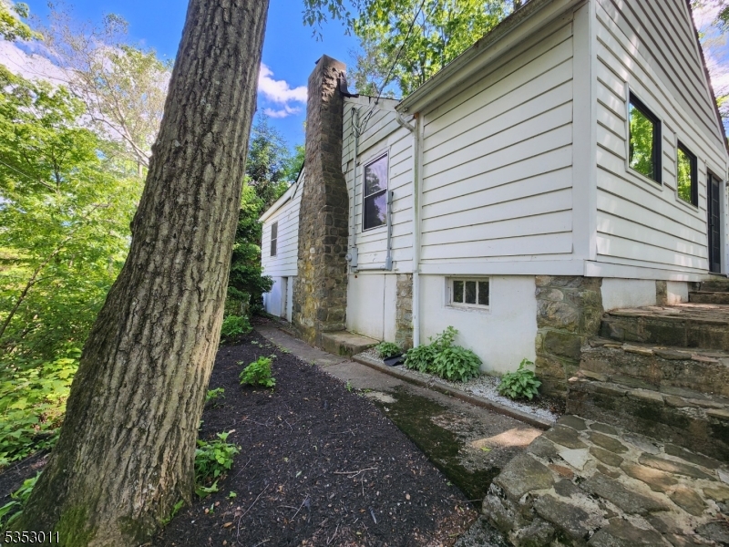 7 Raccoon Island Rd