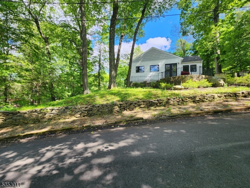 7 Raccoon Island Rd