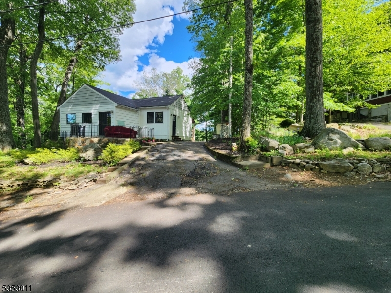 7 Raccoon Island Rd