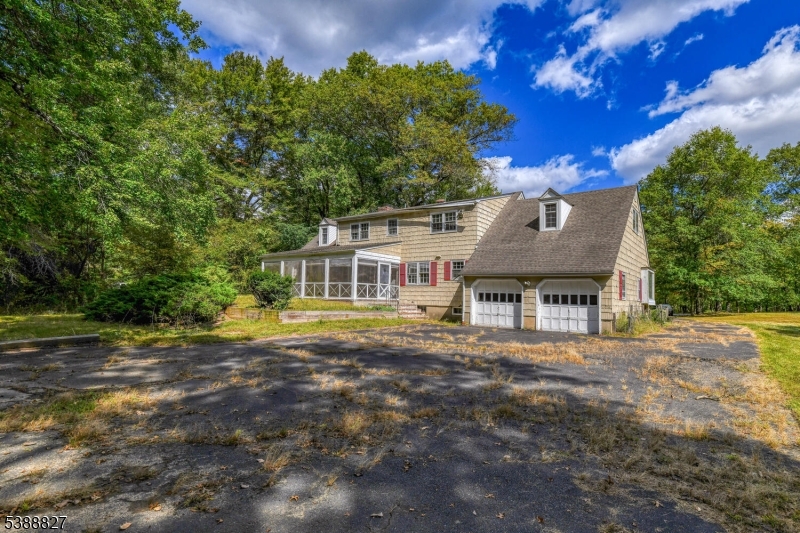 43 Sunlit Dr