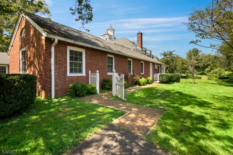 49 Liberty Corner Rd