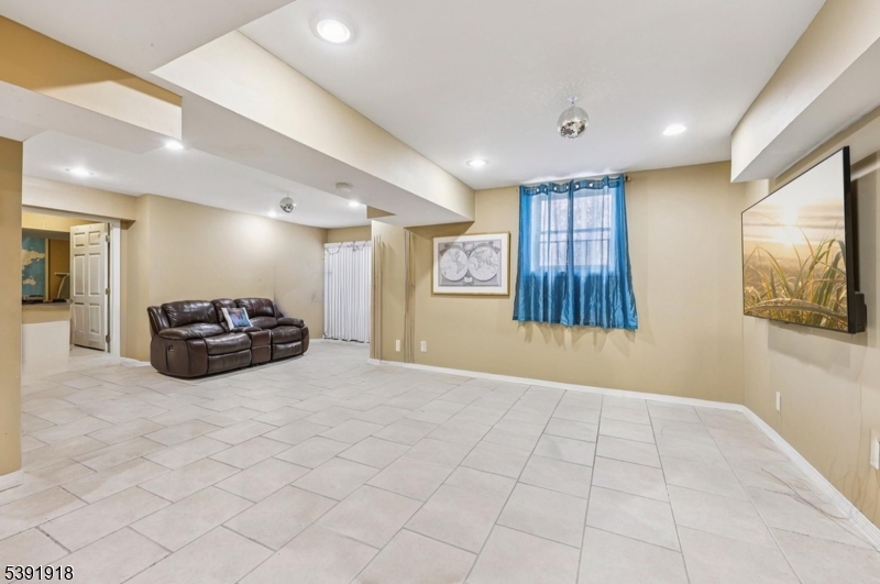 73 Edison Rd