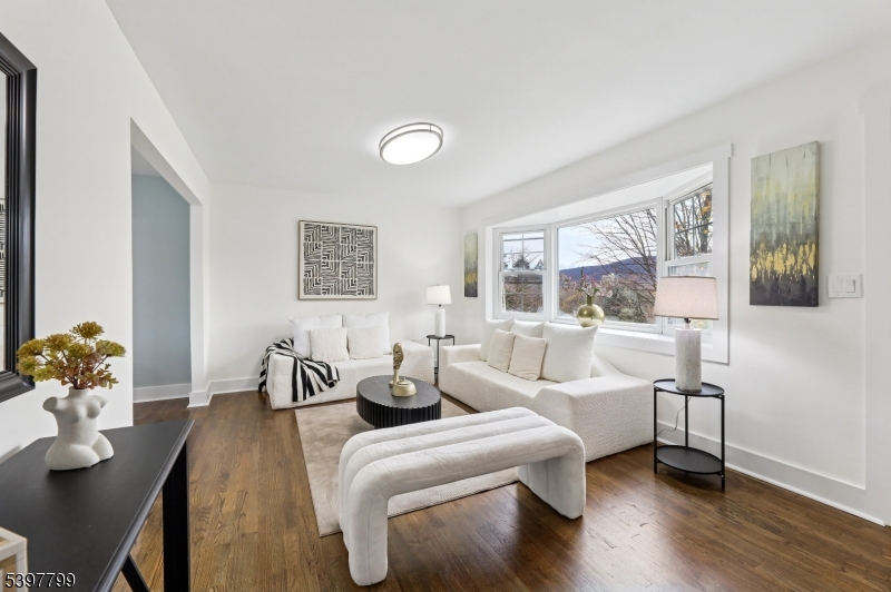 6 Van Buren Ave