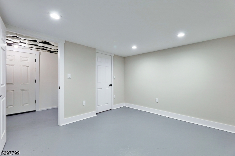 6 Van Buren Ave