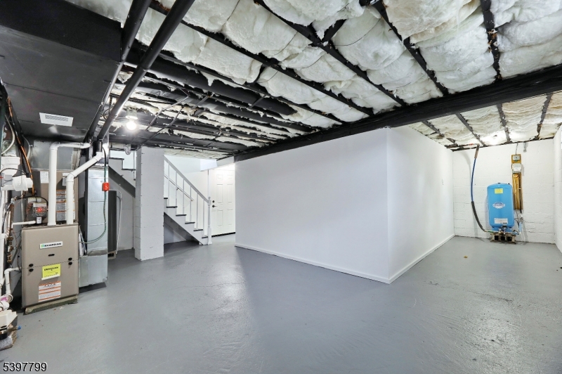 6 Van Buren Ave