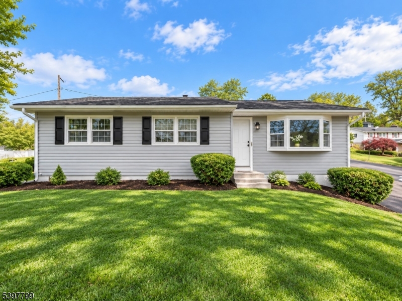 6 Van Buren Ave