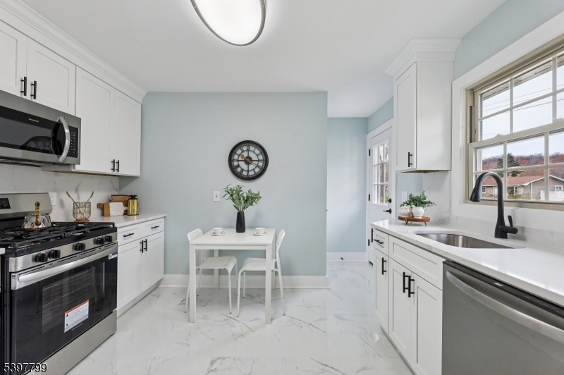 6 Van Buren Ave