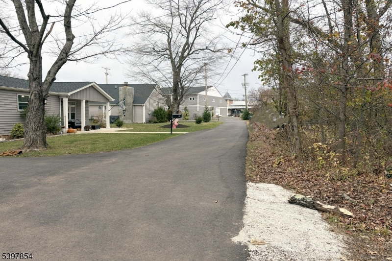 8 Reasoner Ln