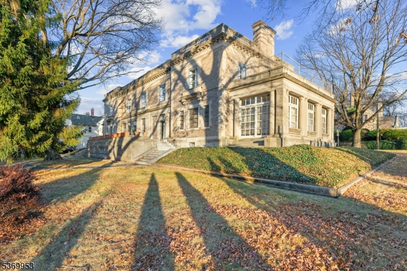229 Ballantine Pkwy