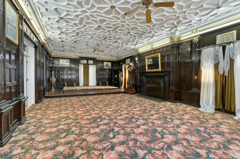 229 Ballantine Pkwy