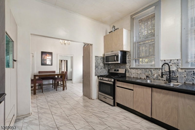 229 Ballantine Pkwy