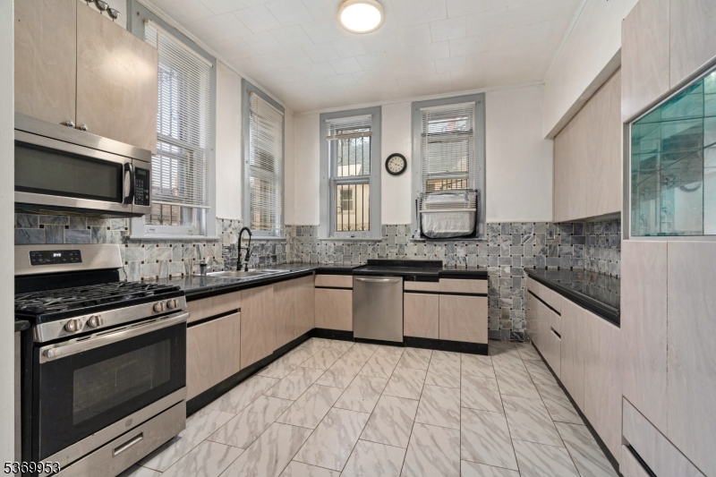 229 Ballantine Pkwy